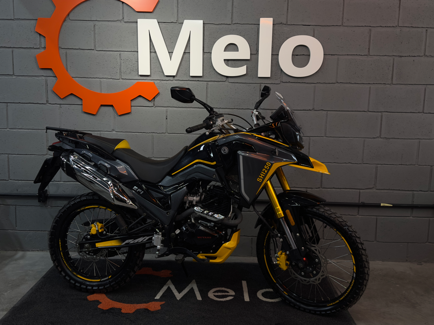 Shineray SHI250 2025 PRETA no showroom da Melo Motos