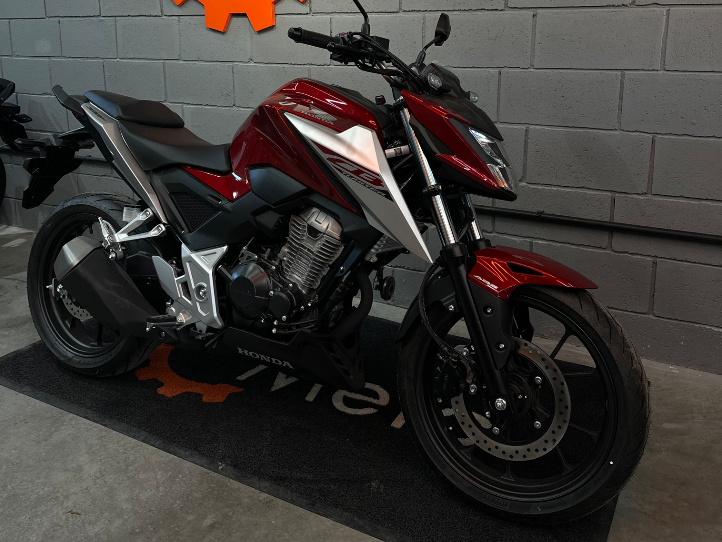 Honda CB Twister 300 2026 VERMELHA