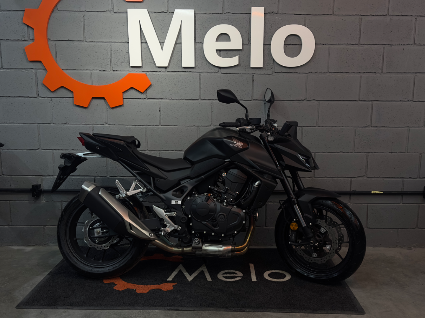 Honda Hornet 750 2026 PRETA