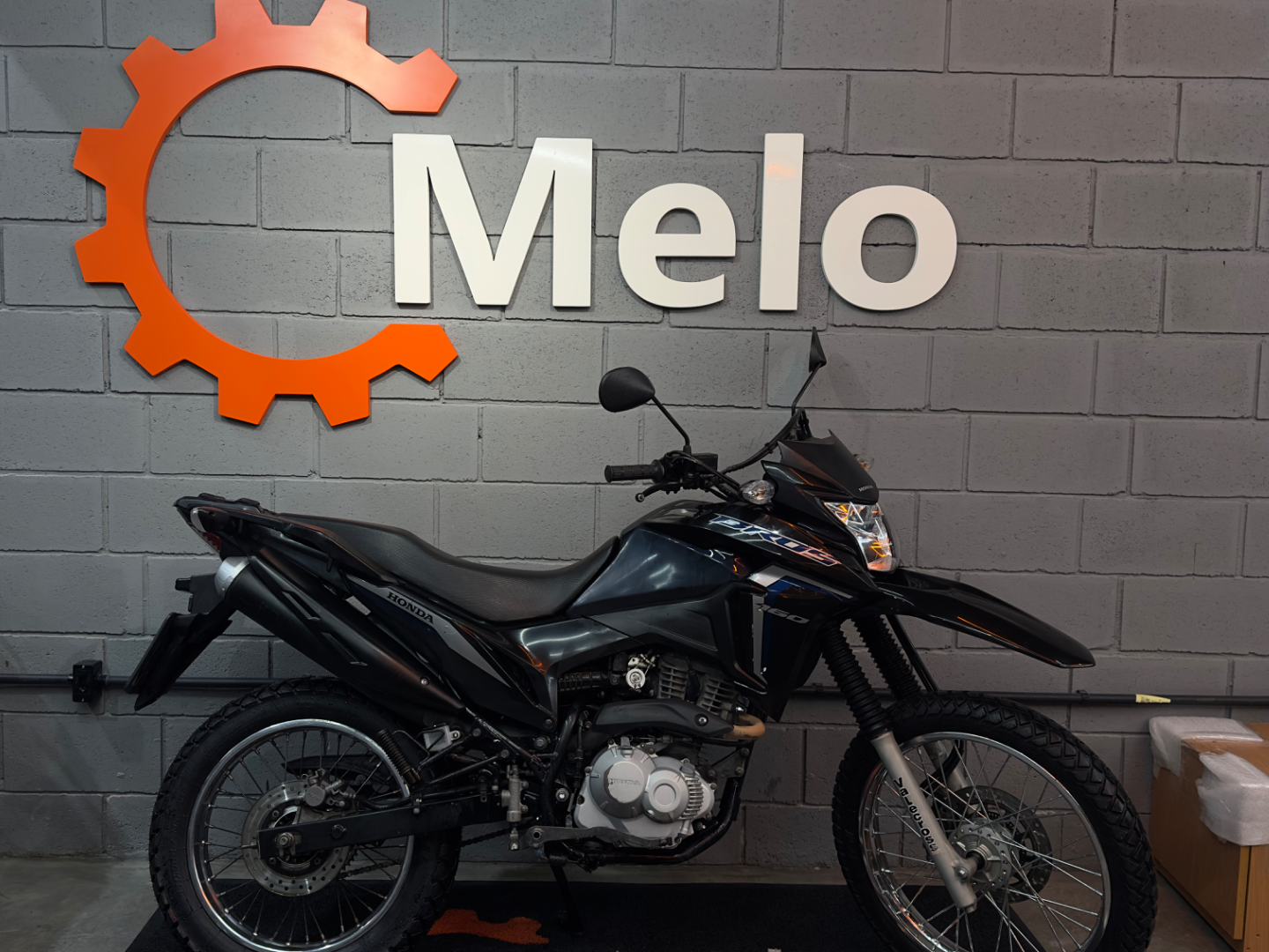 Honda NXR Bros 160 2024 PRETA no showroom da Melo Motos