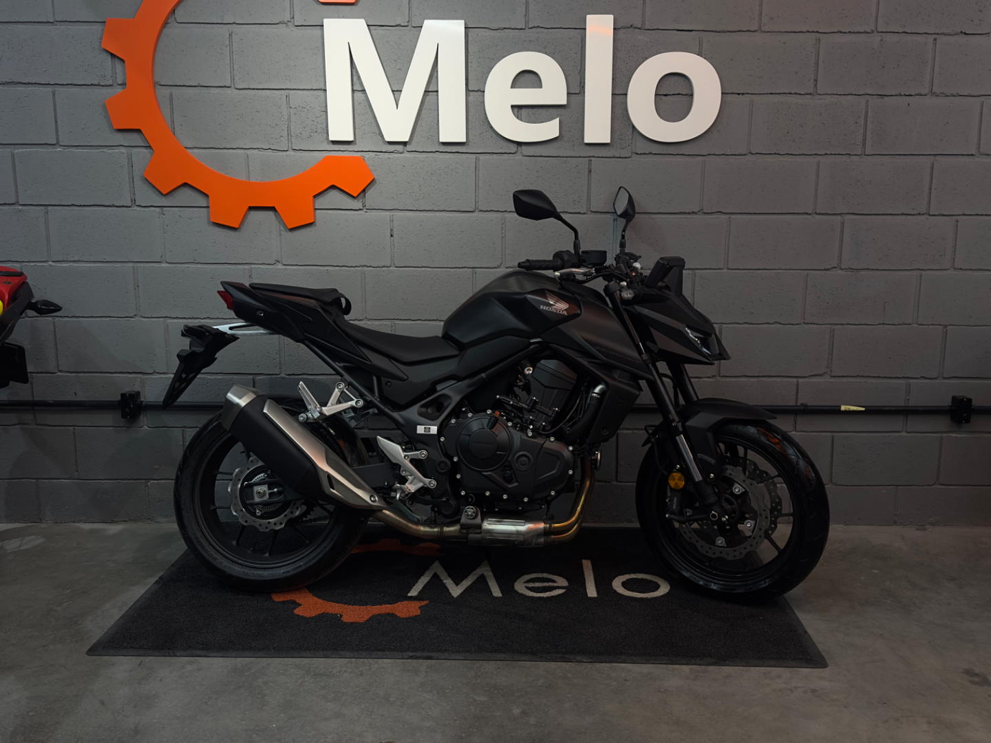 Honda Hornet 750 2026 PRETA