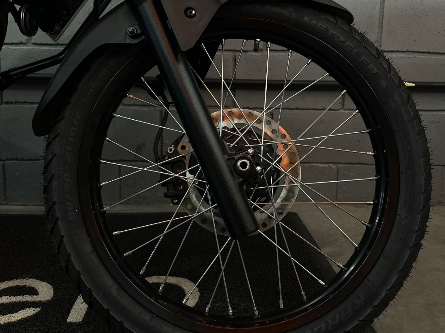 Sahara 300 Adventure 2026 bege - foto 8