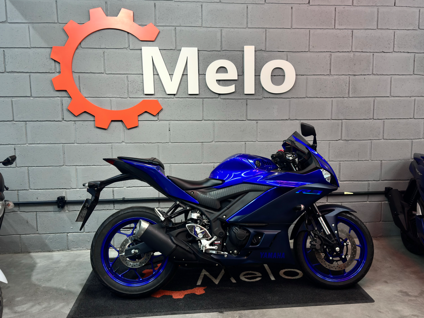 Yamaha R3 2023 AZUL