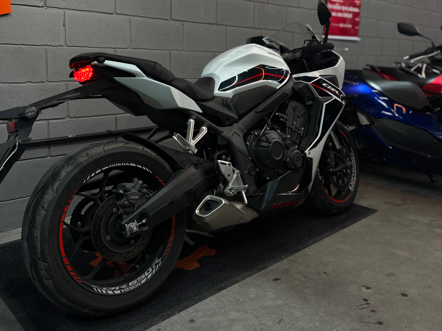 CBR 650R 2024 BRANCA - foto 7