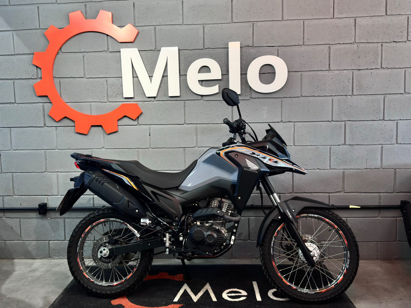XRE 190 2025 CINZA no showroom da Melo Motos