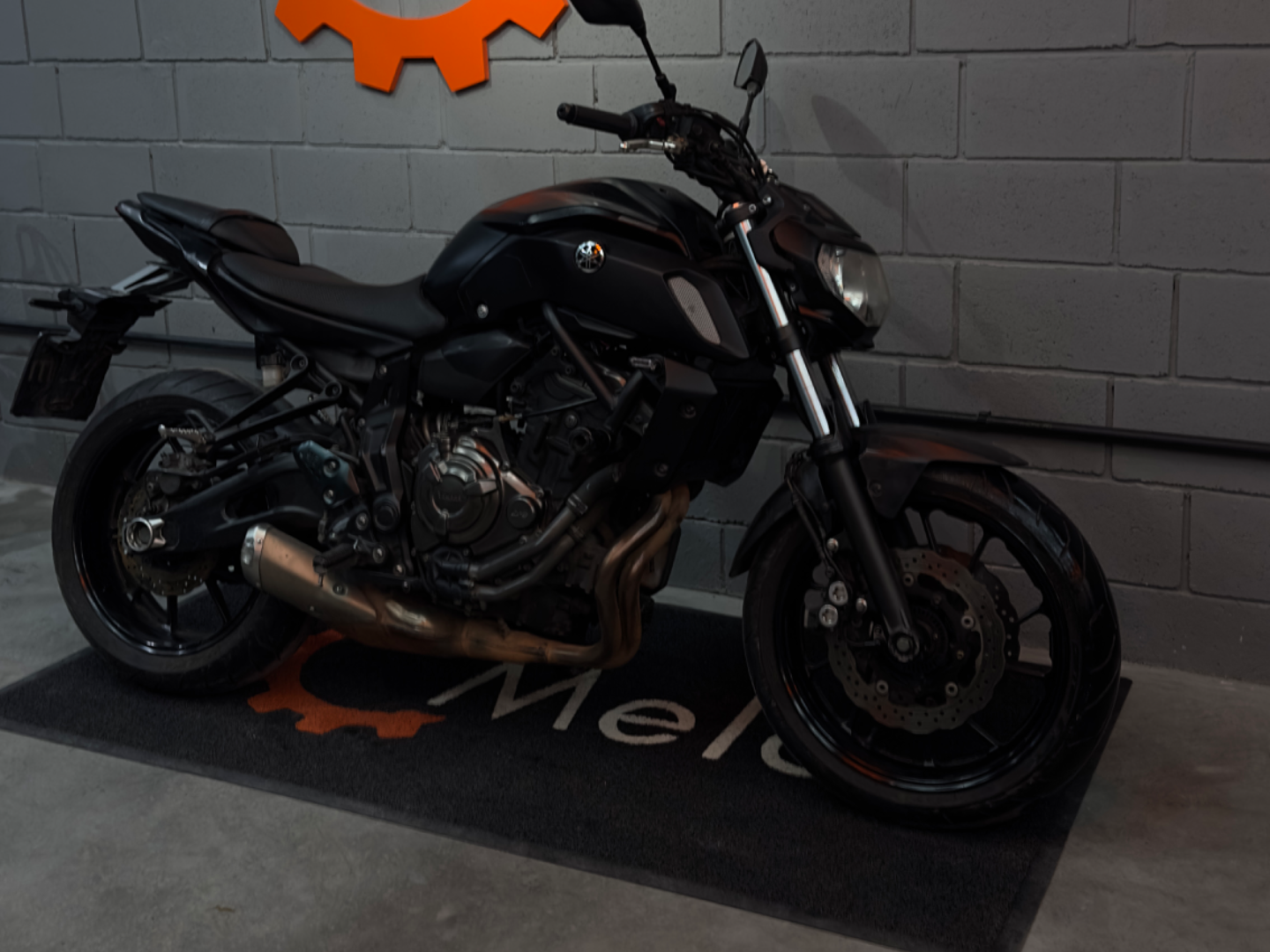Yamaha MT-07 2021 PRETA no showroom da Melo Motos