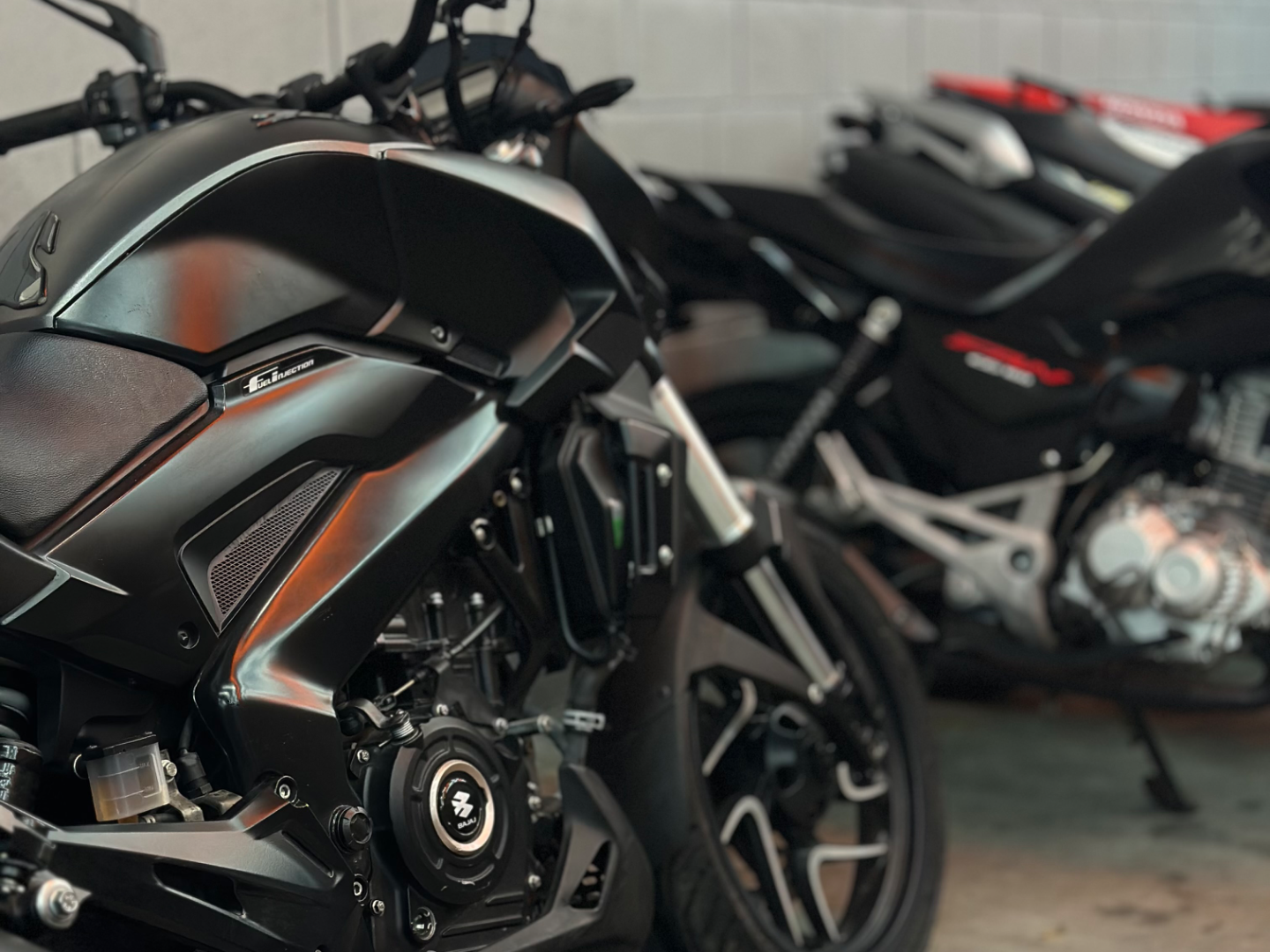 Bajaj Dominar 400 2025 PRETA - foto 4
