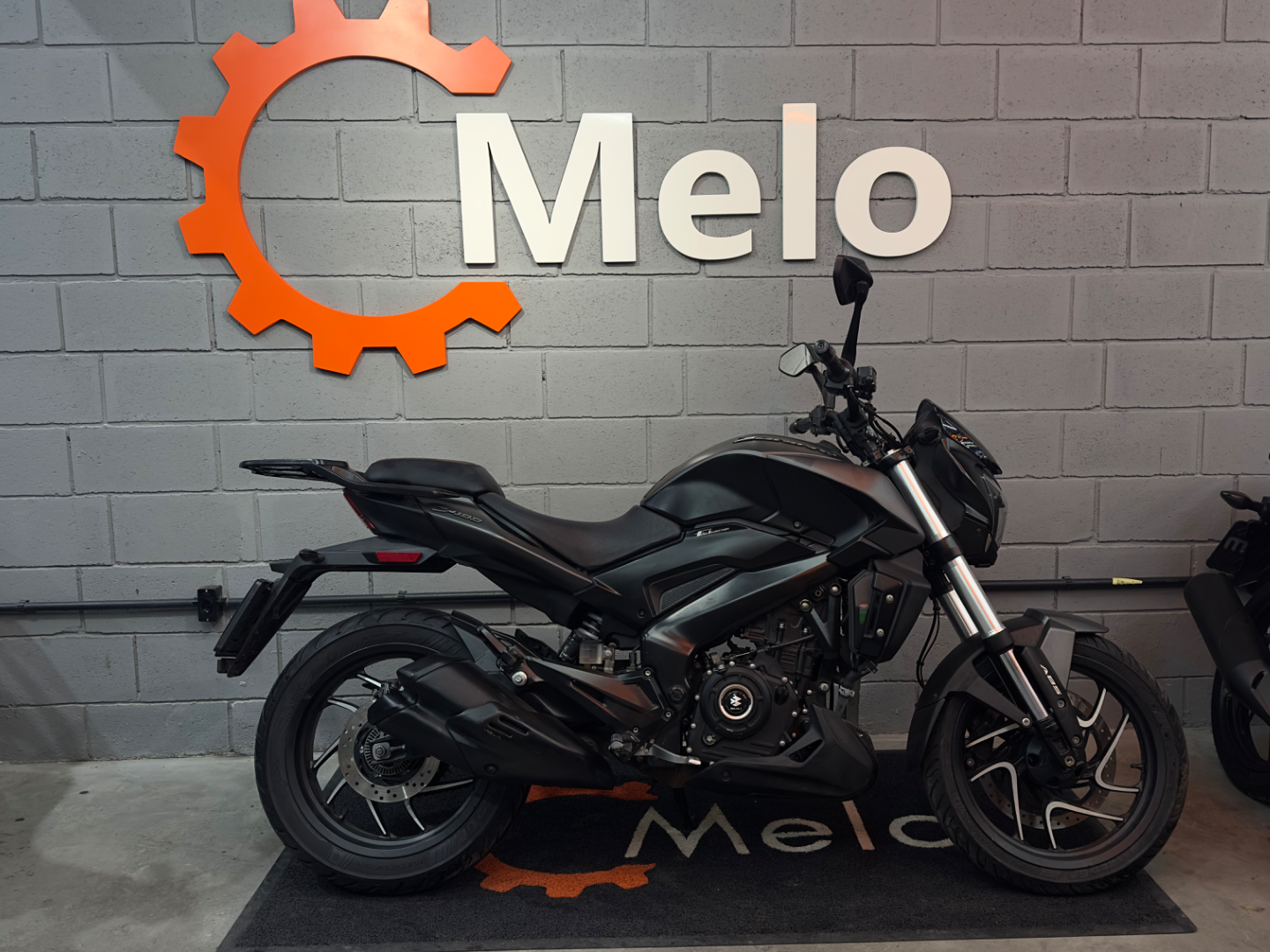 Bajaj Dominar 400 2025 PRETA